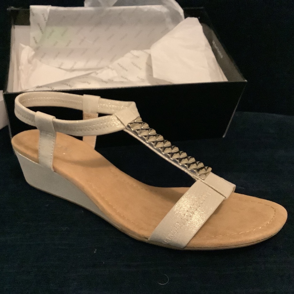 Beautiful Alfani Shimmering cream sandals, size 10